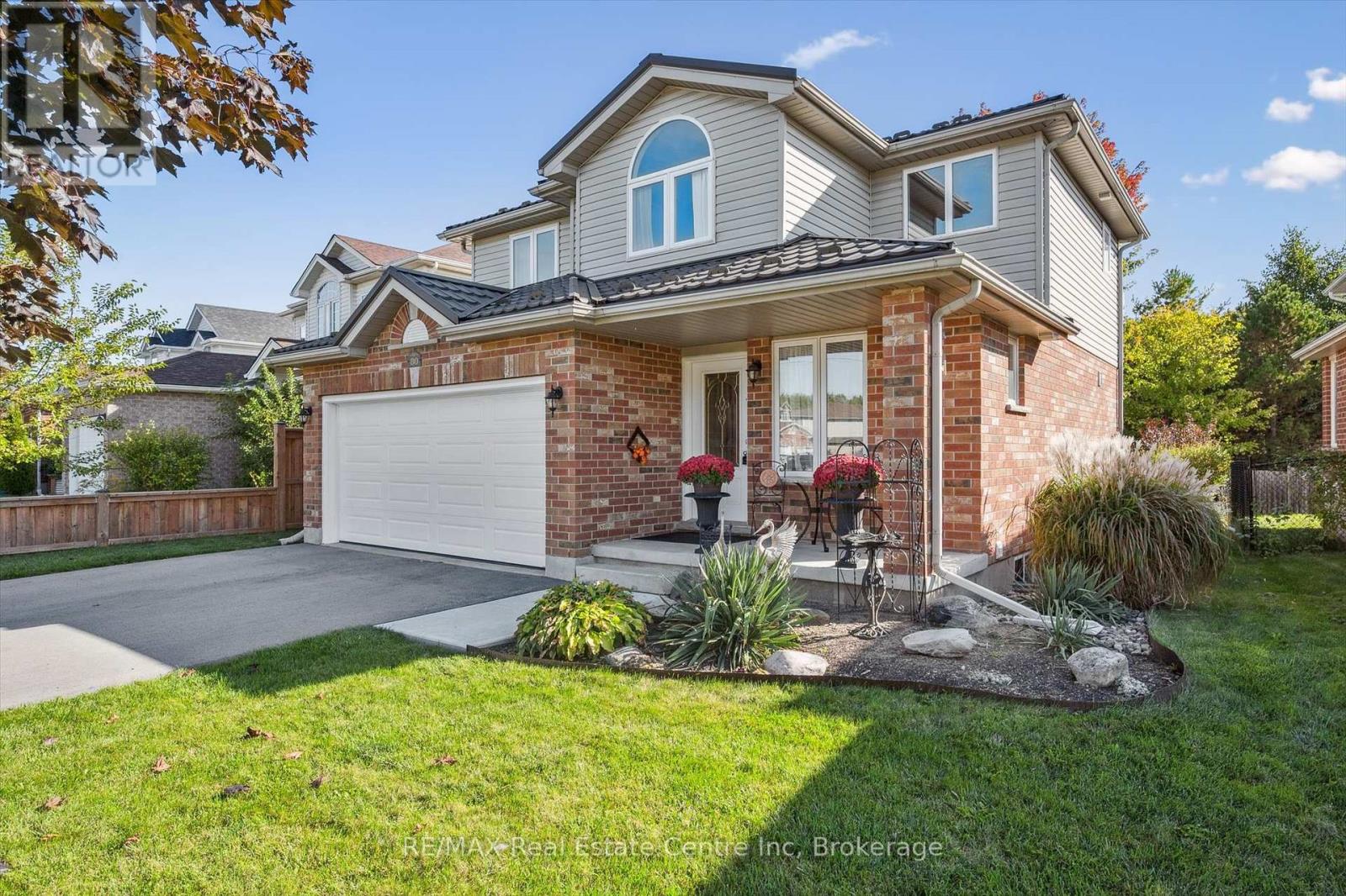 80 Clairfields Drive W, Guelph, Ontario  N1G 5H8 - Photo 3 - X12446400