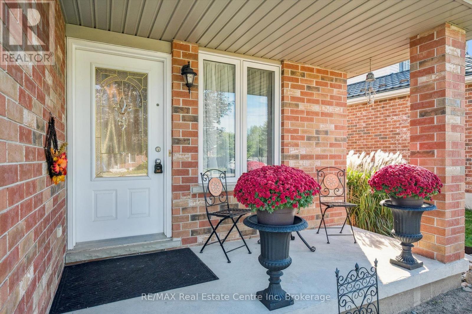 80 Clairfields Drive W, Guelph, Ontario  N1G 5H8 - Photo 5 - X12446400