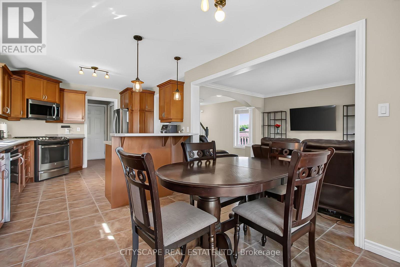 1865 Bayswater Crescent, London North, Ontario  N6G 5N1 - Photo 12 - X12446267