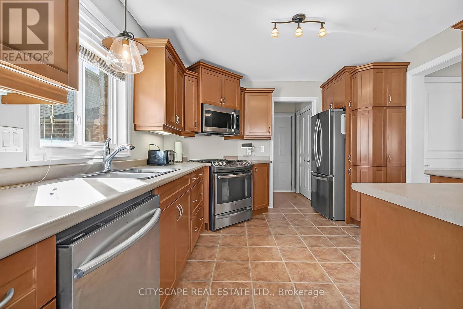 1865 Bayswater Crescent, London North, Ontario  N6G 5N1 - Photo 13 - X12446267