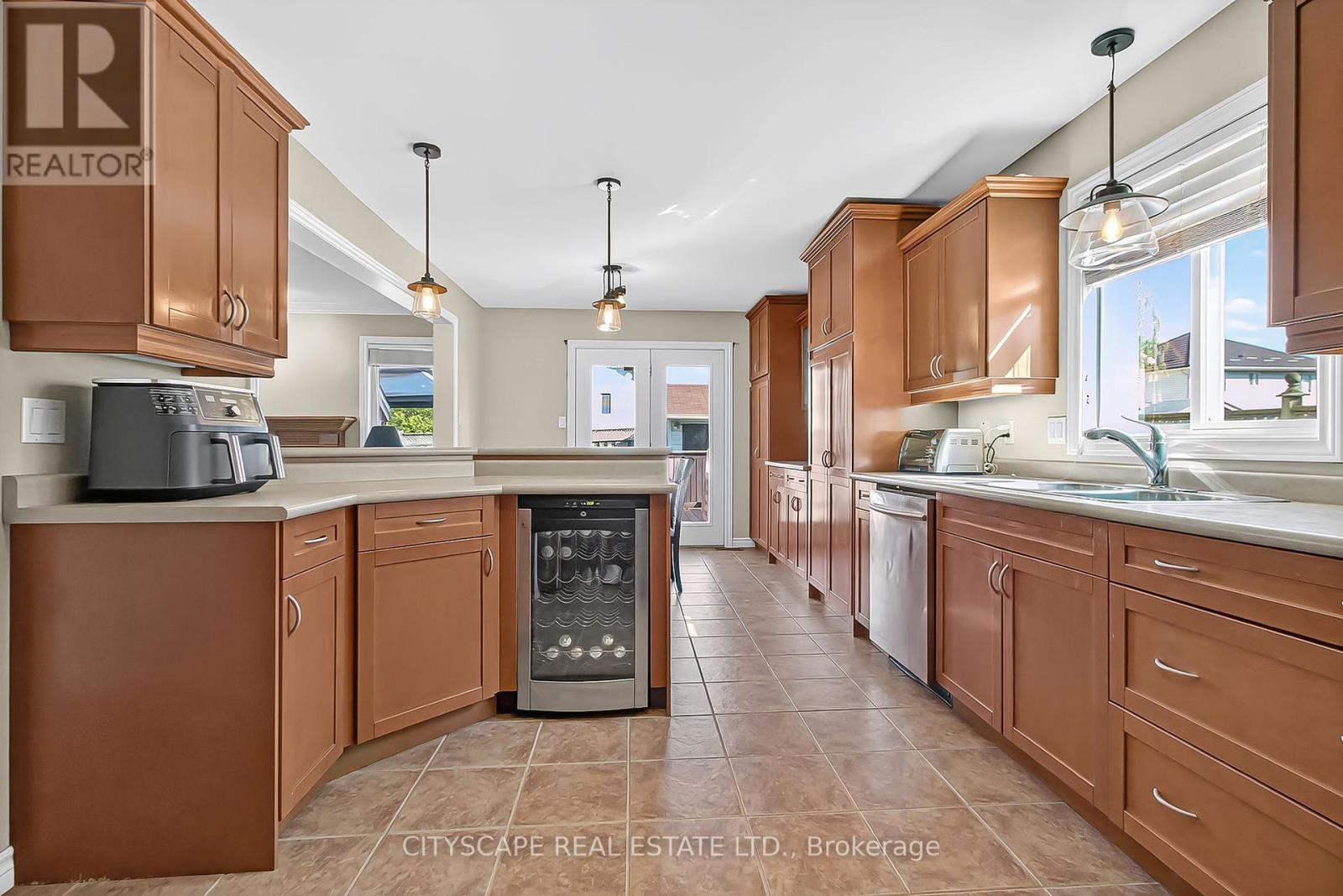 1865 Bayswater Crescent, London North, Ontario  N6G 5N1 - Photo 14 - X12446267