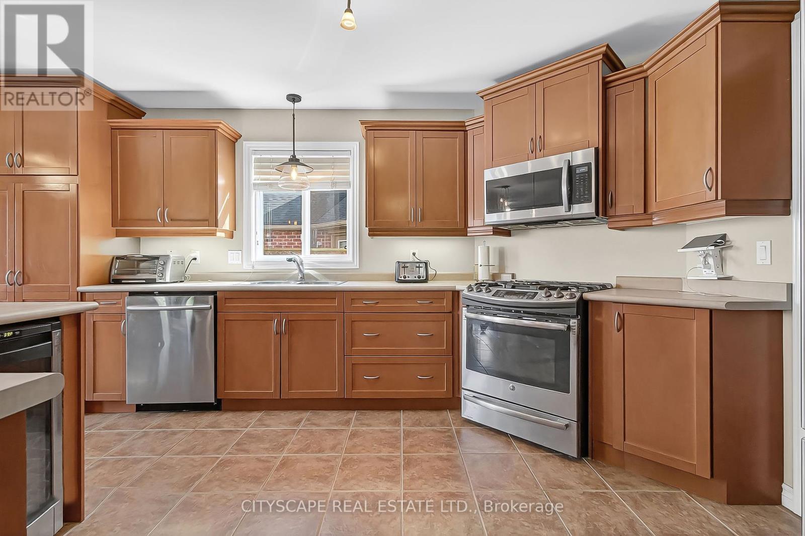 1865 Bayswater Crescent, London North, Ontario  N6G 5N1 - Photo 15 - X12446267