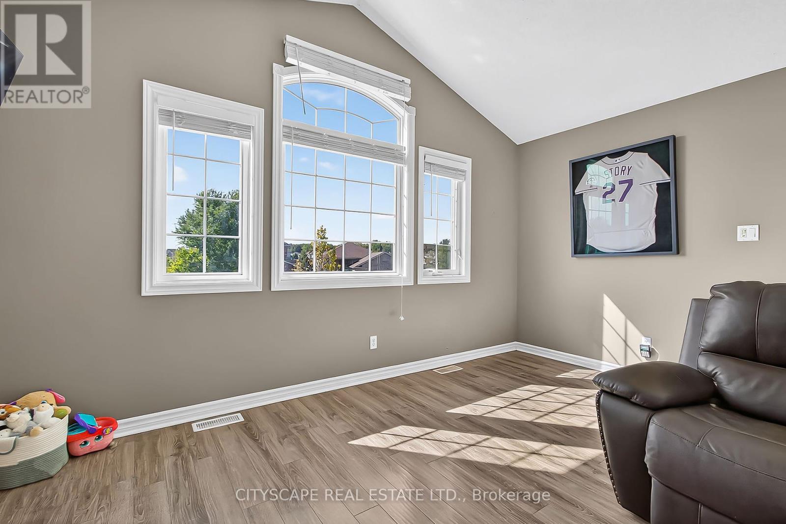 1865 Bayswater Crescent, London North, Ontario  N6G 5N1 - Photo 19 - X12446267