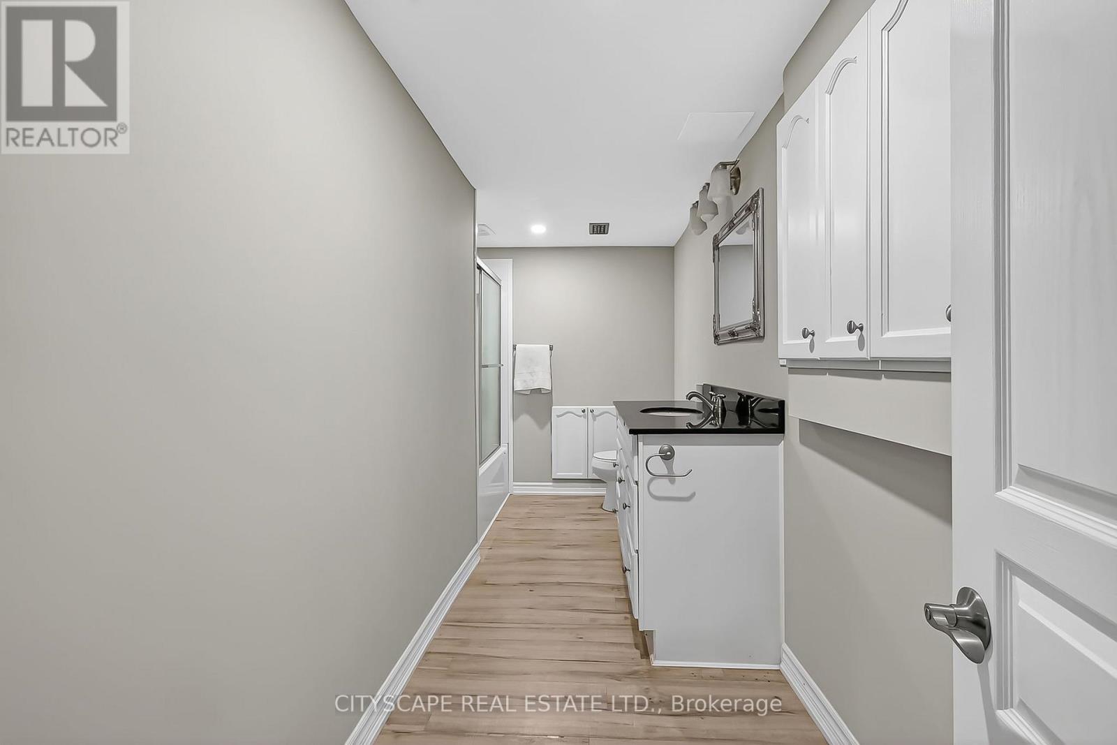 1865 Bayswater Crescent, London North, Ontario  N6G 5N1 - Photo 35 - X12446267