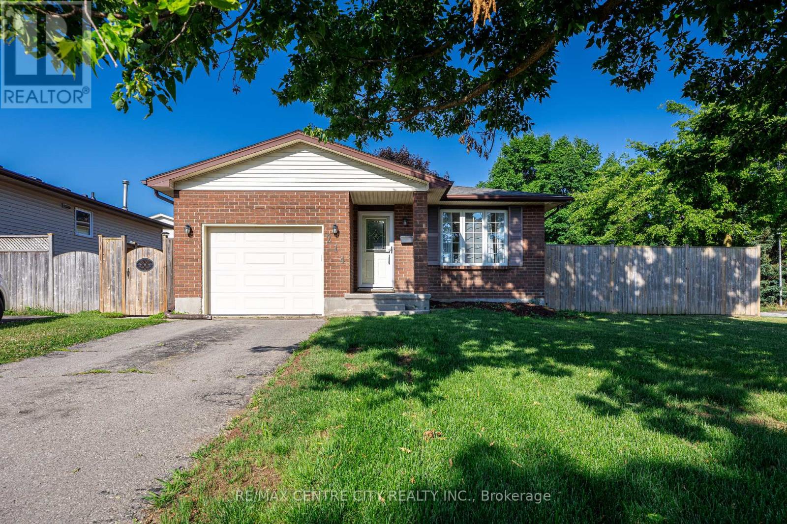 214 Portsmouth Crescent E, London East, Ontario  N5V 4C9 - Photo 2 - X12380411