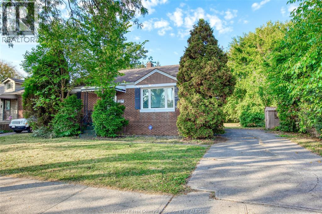 MLS# 25025342: 2911 DOMINION, Windsor, Canada