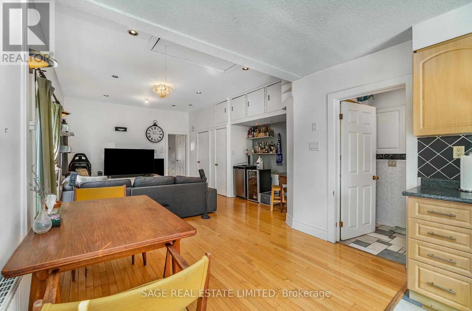 Upper - 325 Lippincott Street, Toronto, Ontario  M5S 2P6 - Photo 10 - C12446448