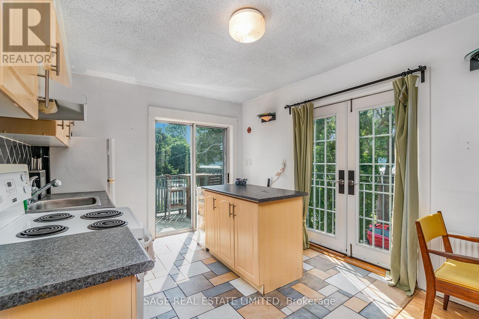 Upper - 325 Lippincott Street, Toronto, Ontario  M5S 2P6 - Photo 14 - C12446448
