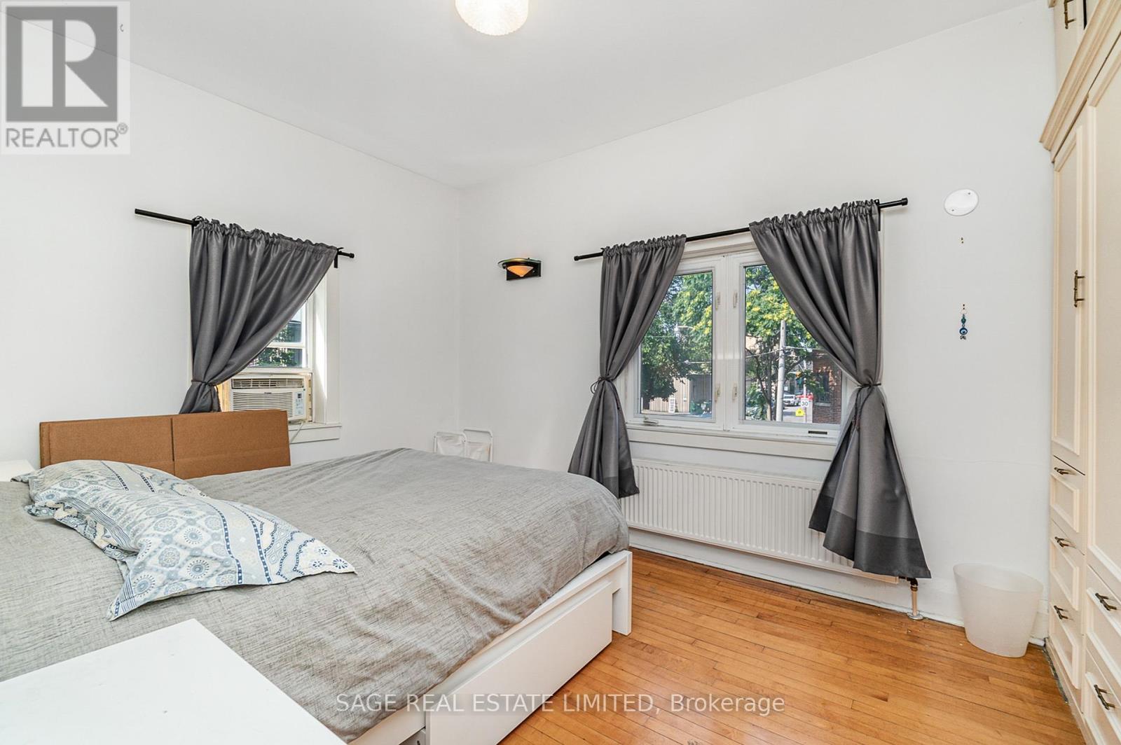 Upper - 325 Lippincott Street, Toronto, Ontario  M5S 2P6 - Photo 18 - C12446448