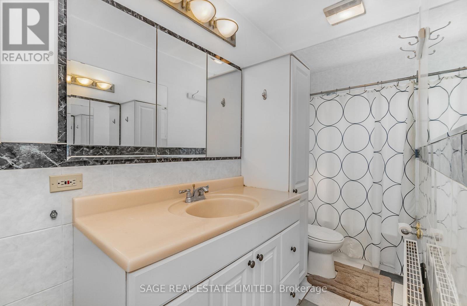 Upper - 325 Lippincott Street, Toronto, Ontario  M5S 2P6 - Photo 21 - C12446448