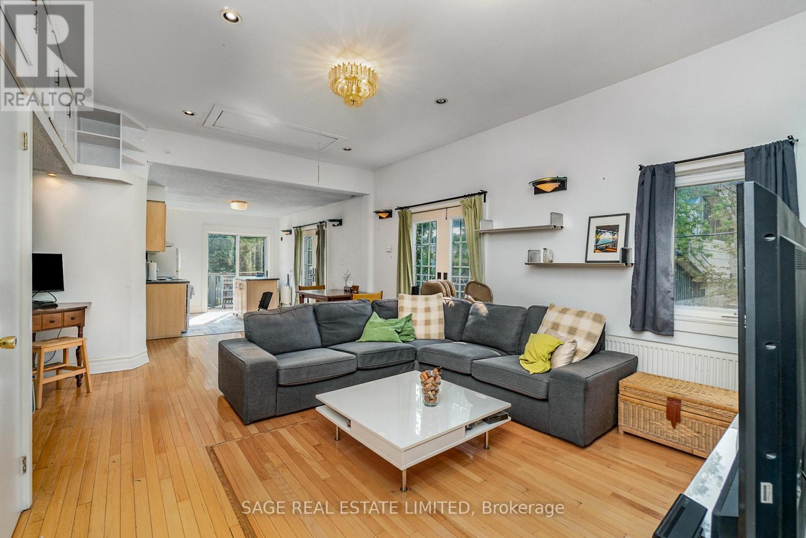 Upper - 325 Lippincott Street, Toronto, Ontario  M5S 2P6 - Photo 3 - C12446448