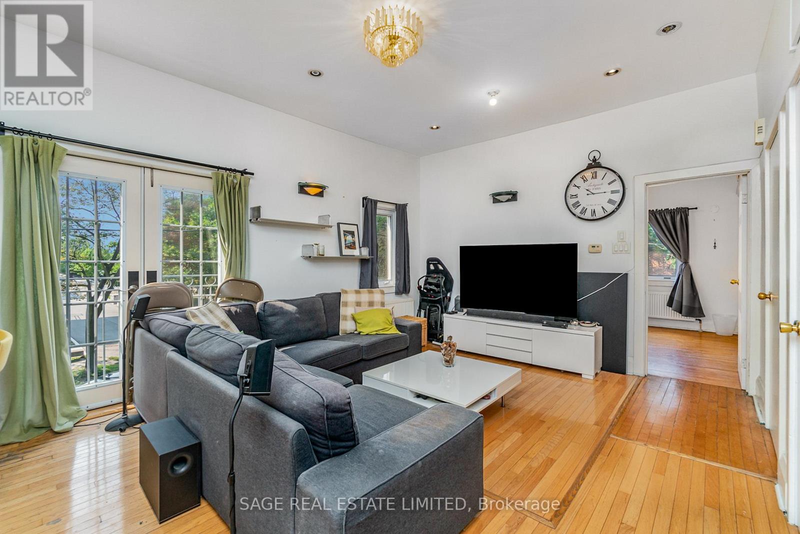 Upper - 325 Lippincott Street, Toronto, Ontario  M5S 2P6 - Photo 4 - C12446448