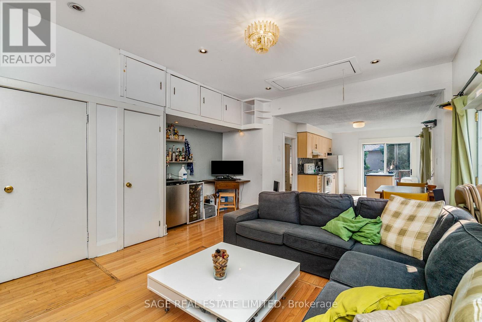 Upper - 325 Lippincott Street, Toronto, Ontario  M5S 2P6 - Photo 5 - C12446448