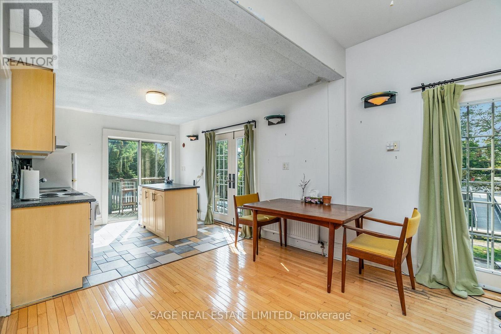 Upper - 325 Lippincott Street, Toronto, Ontario  M5S 2P6 - Photo 7 - C12446448