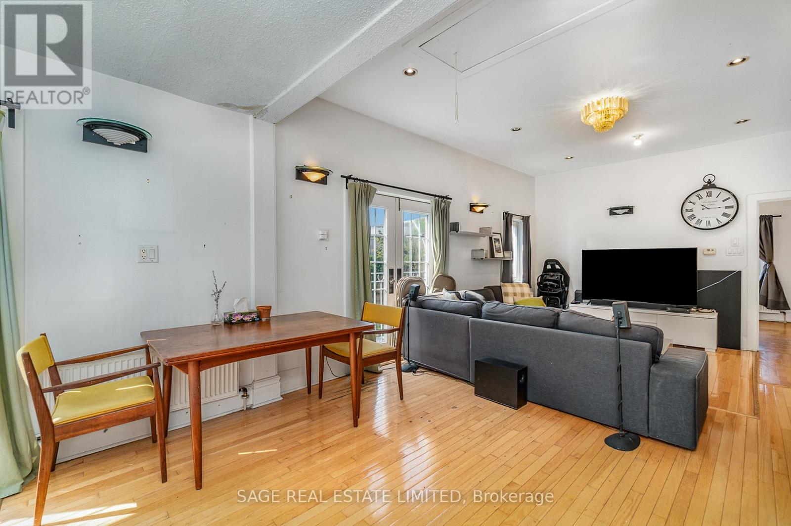 Upper - 325 Lippincott Street, Toronto, Ontario  M5S 2P6 - Photo 8 - C12446448