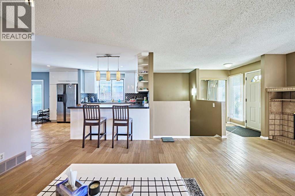 8414 Berwick Road Nw, Calgary, Alberta  T3K 1E5 - Photo 9 - A2259911