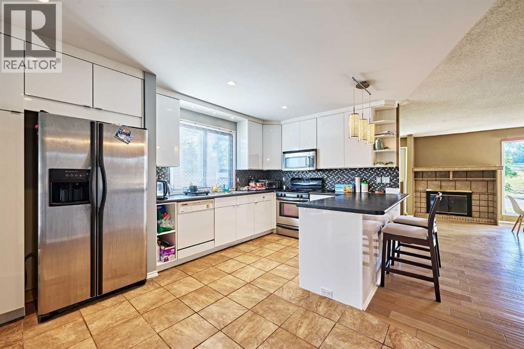 8414 Berwick Road Nw, Calgary, Alberta  T3K 1E5 - Photo 11 - A2259911