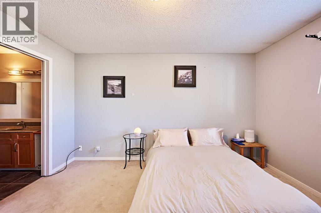 8414 Berwick Road Nw, Calgary, Alberta  T3K 1E5 - Photo 16 - A2259911