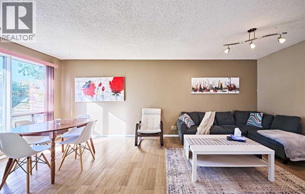 8414 Berwick Road Nw, Calgary, Alberta  T3K 1E5 - Photo 5 - A2259911