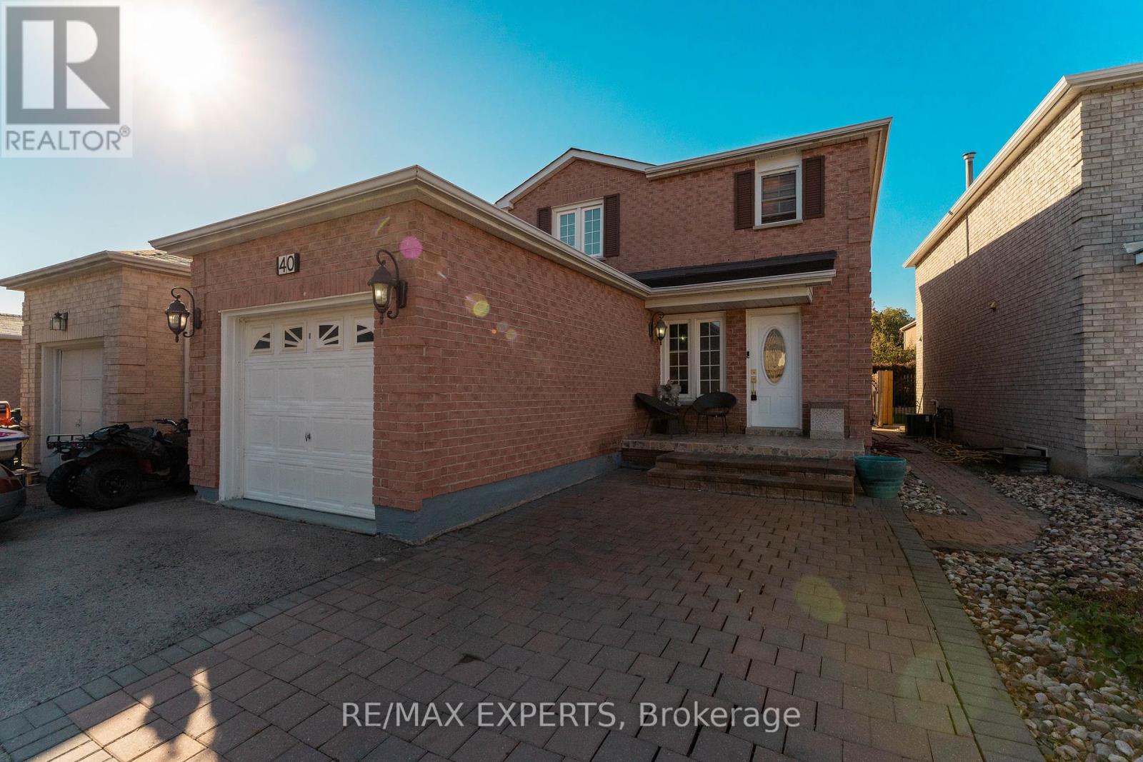 40 Large Crescent, Ajax, Ontario  L1T 2S9 - Photo 1 - E12446312