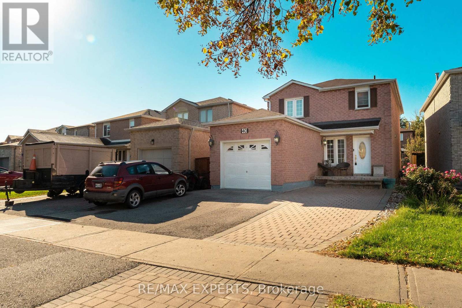 40 Large Crescent, Ajax, Ontario  L1T 2S9 - Photo 2 - E12446312