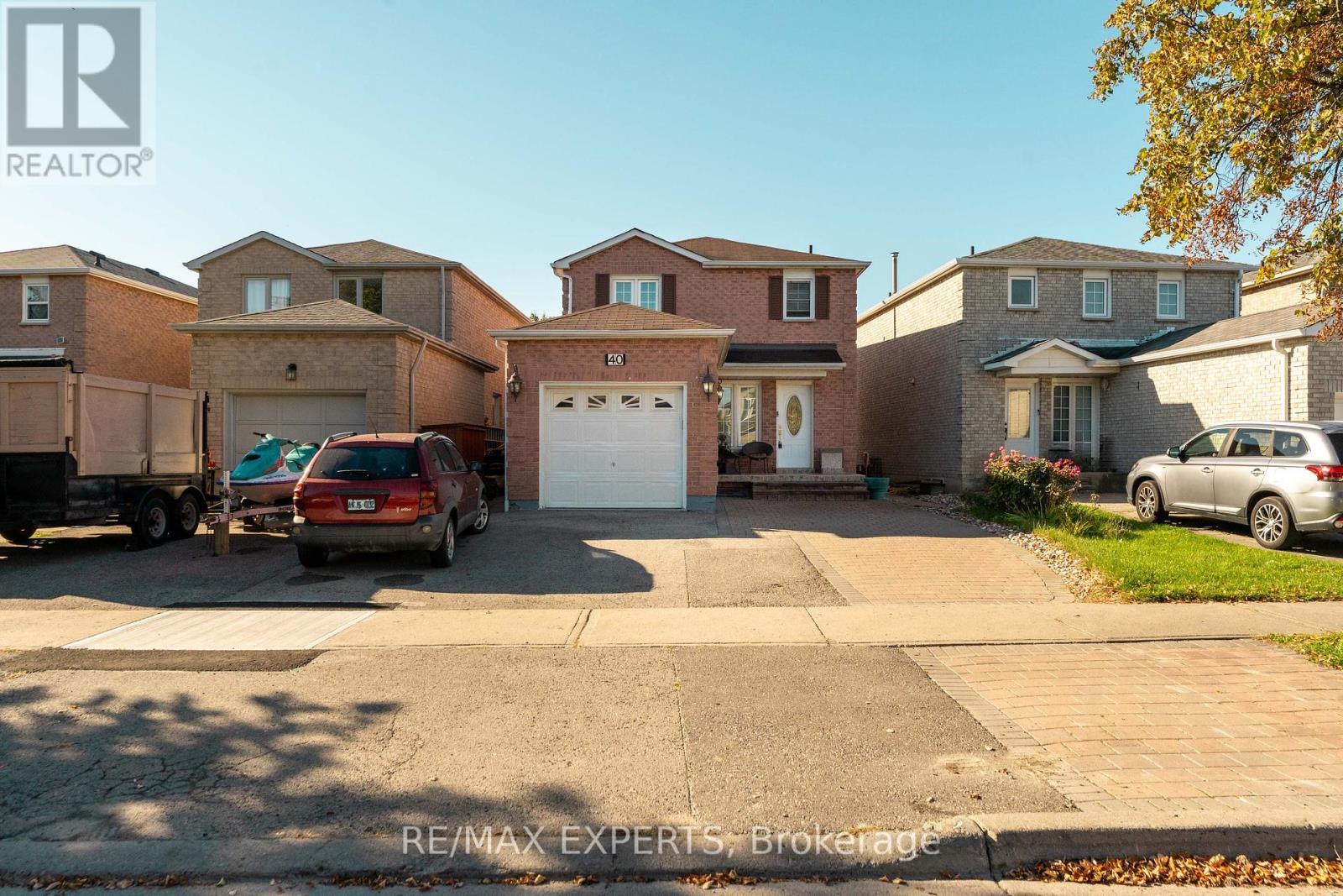 40 Large Crescent, Ajax, Ontario  L1T 2S9 - Photo 3 - E12446312