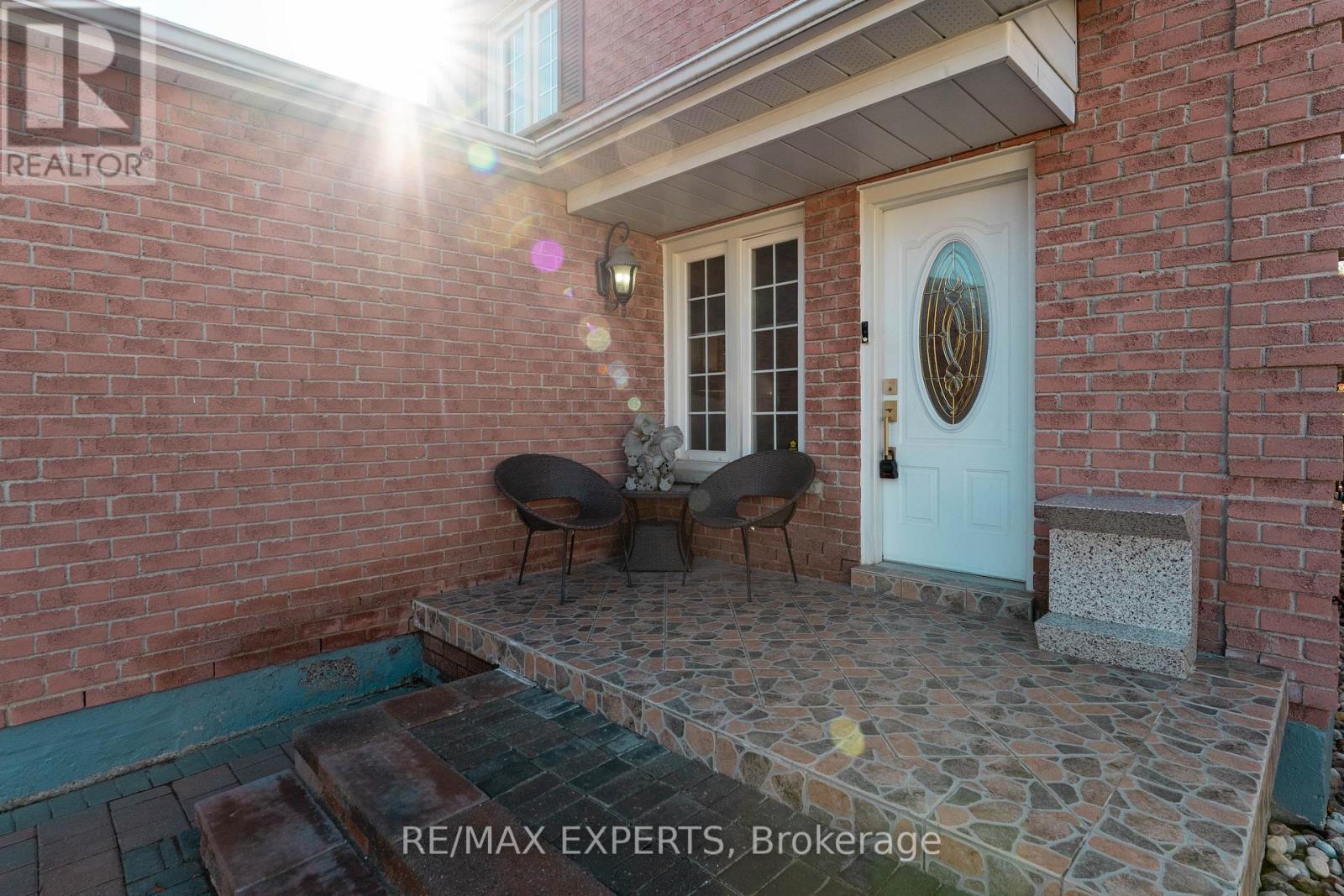 40 Large Crescent, Ajax, Ontario  L1T 2S9 - Photo 5 - E12446312