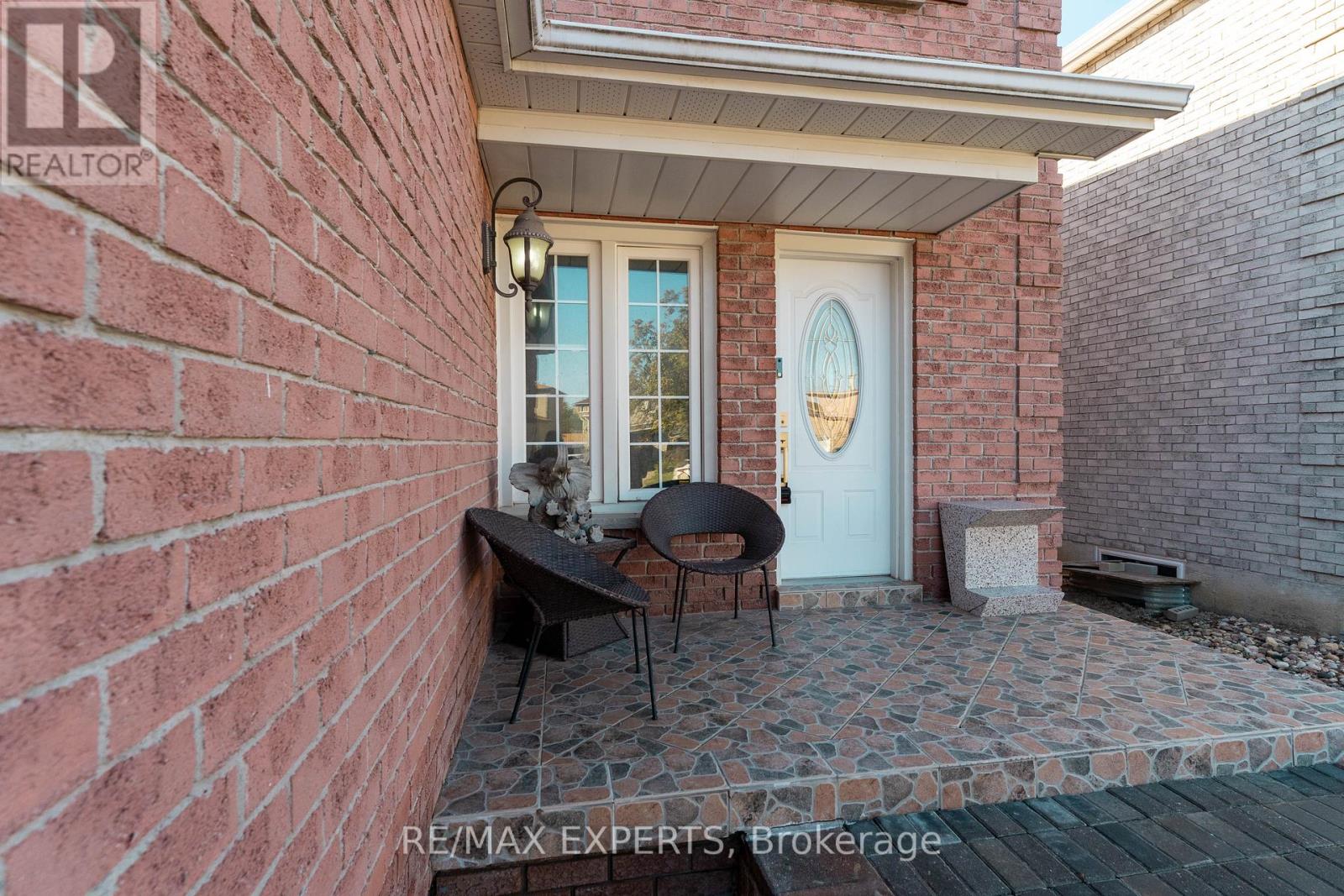 40 Large Crescent, Ajax, Ontario  L1T 2S9 - Photo 6 - E12446312
