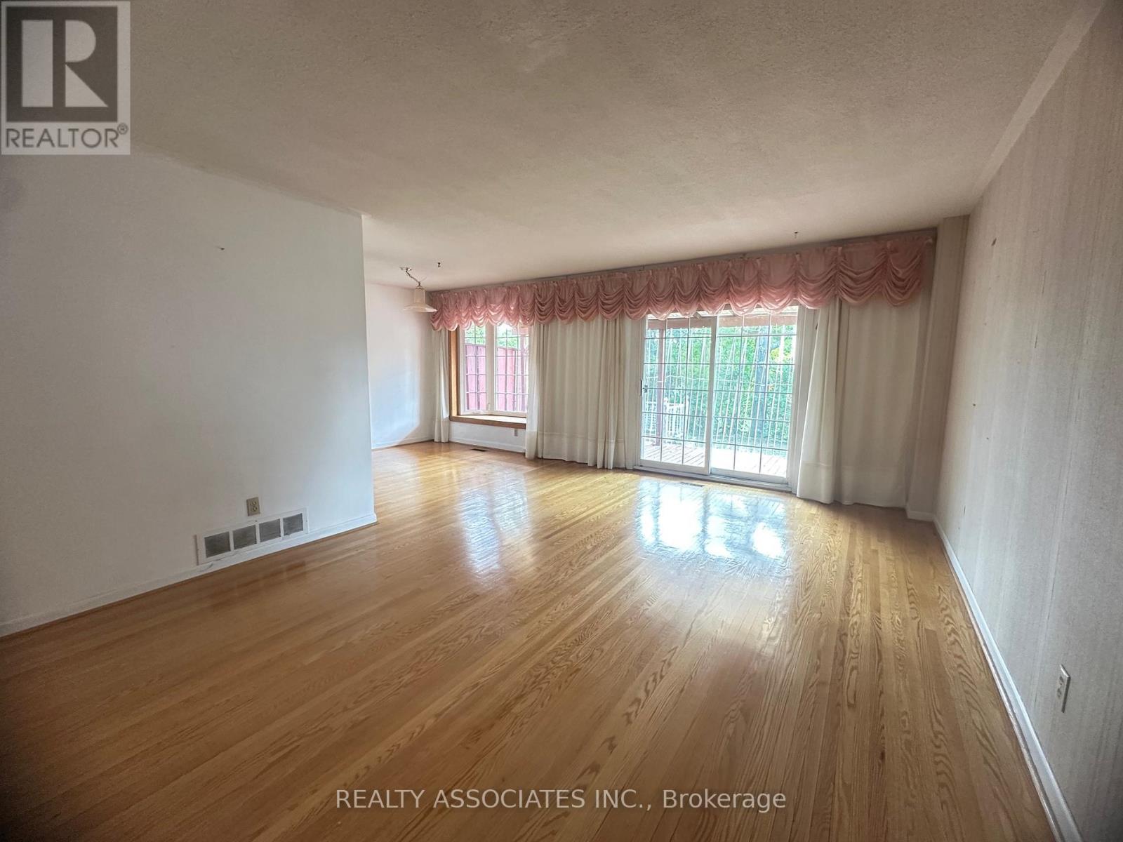 117 CROCKAMHILL DRIVE, Toronto, Ontario