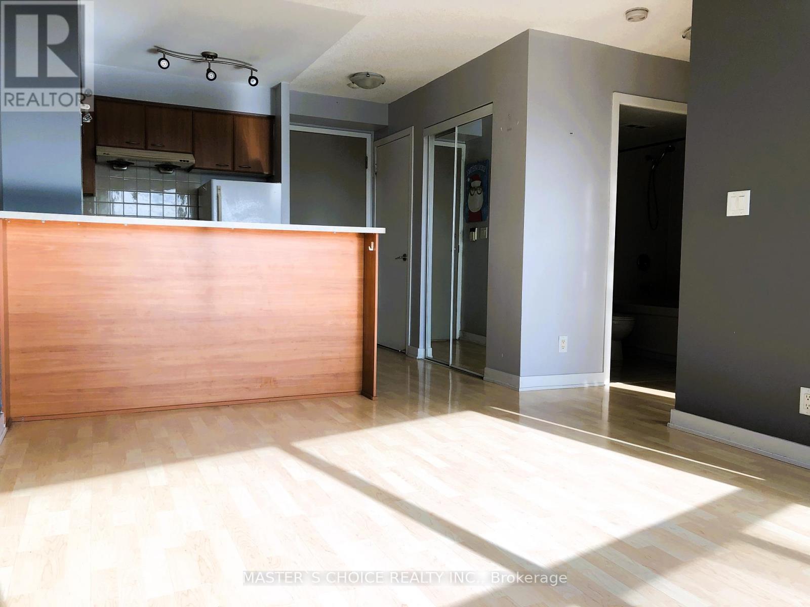 1006 - 36 Lee Centre Drive, Toronto, Ontario  M1H 3K2 - Photo 3 - E12446346