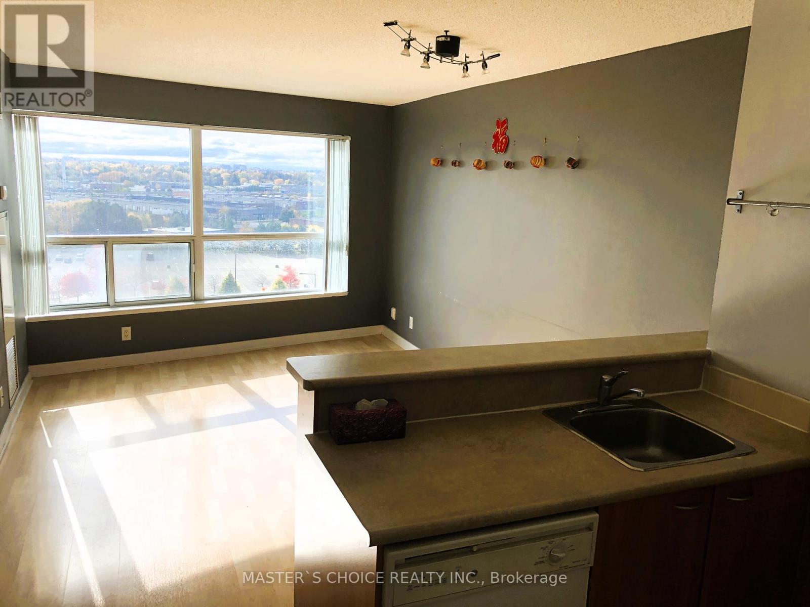 1006 - 36 Lee Centre Drive, Toronto, Ontario  M1H 3K2 - Photo 5 - E12446346