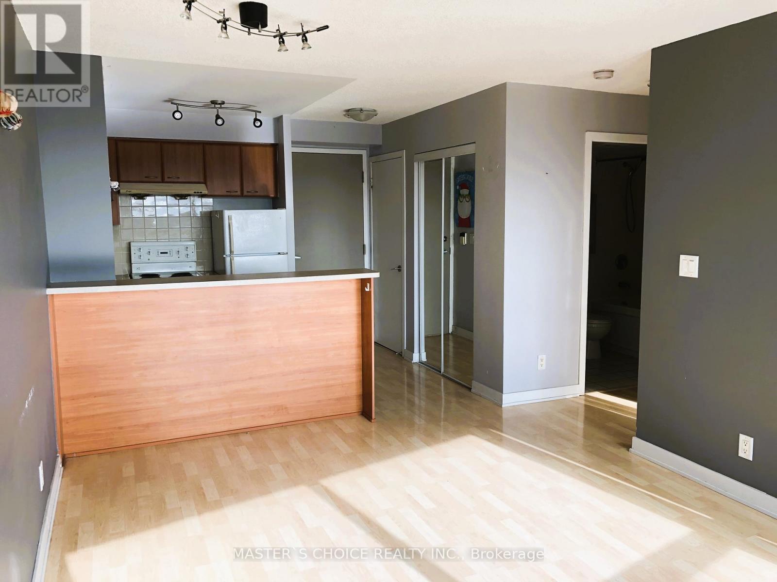 1006 - 36 Lee Centre Drive, Toronto, Ontario  M1H 3K2 - Photo 6 - E12446346