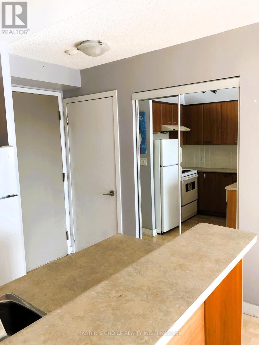 1006 - 36 Lee Centre Drive, Toronto, Ontario  M1H 3K2 - Photo 7 - E12446346