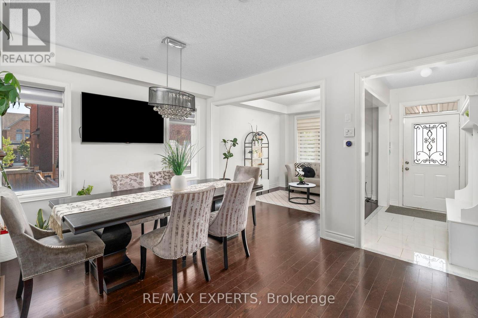 72 Foshan Avenue, Markham (Berczy), Ontario  L6C 0P8 - Photo 3 - N12381943