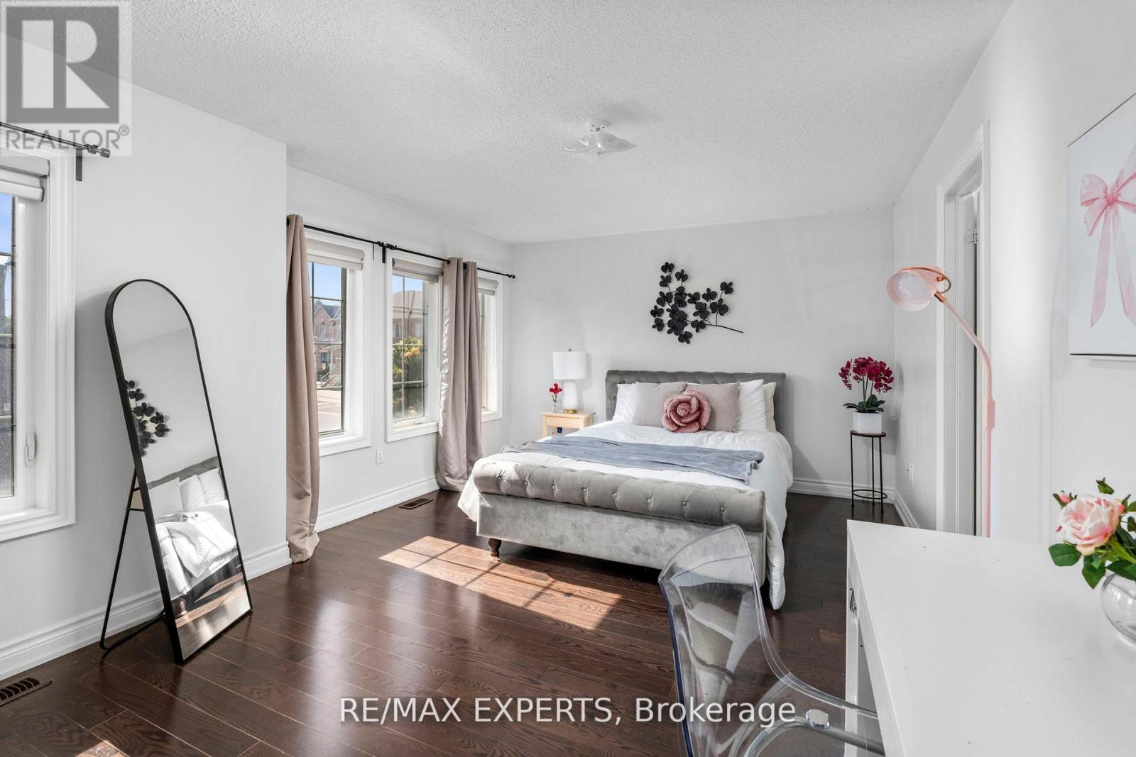 72 Foshan Avenue, Markham (Berczy), Ontario  L6C 0P8 - Photo 14 - N12381943