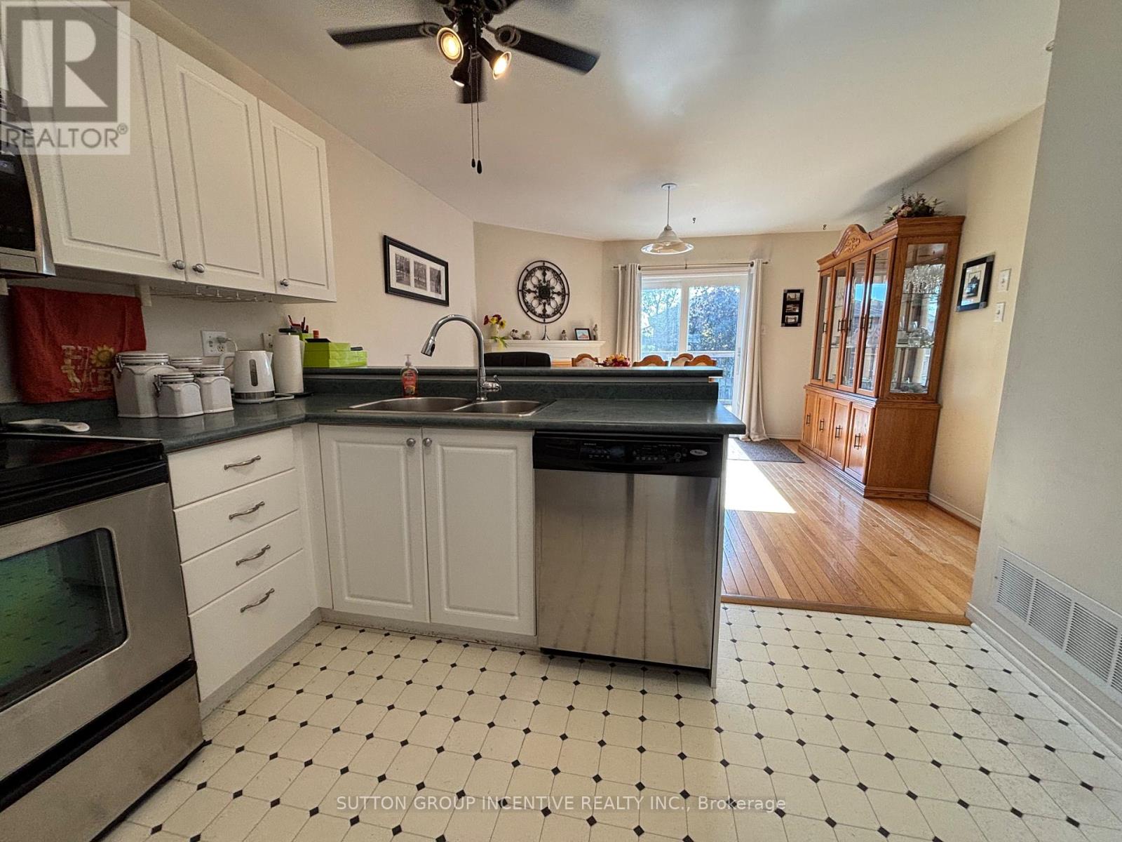 49 Felt Crescent, Barrie, Ontario  L4N 8V1 - Photo 20 - S12446169