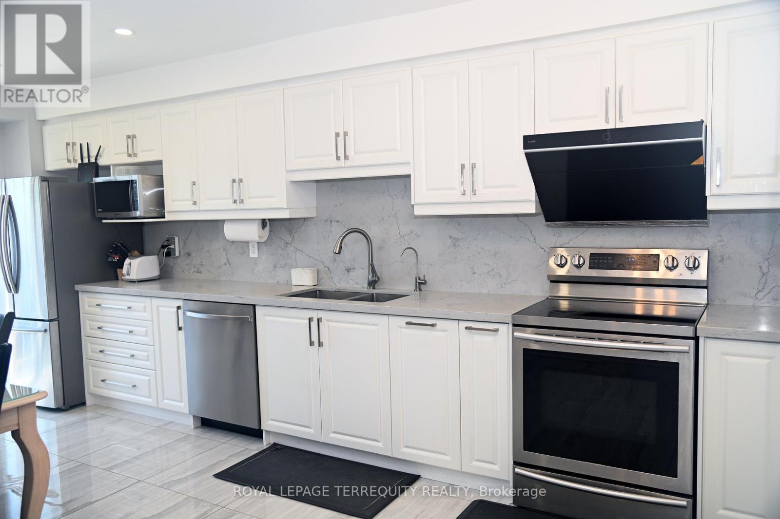 2753 Bur Oak Avenue, Markham, Ontario  L6B 1C8 - Photo 3 - N12446299