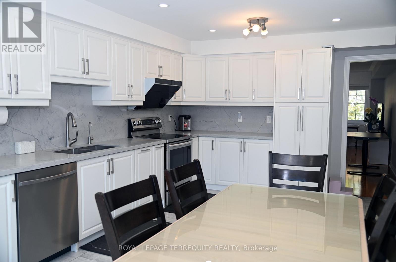 2753 Bur Oak Avenue, Markham, Ontario  L6B 1C8 - Photo 5 - N12446299