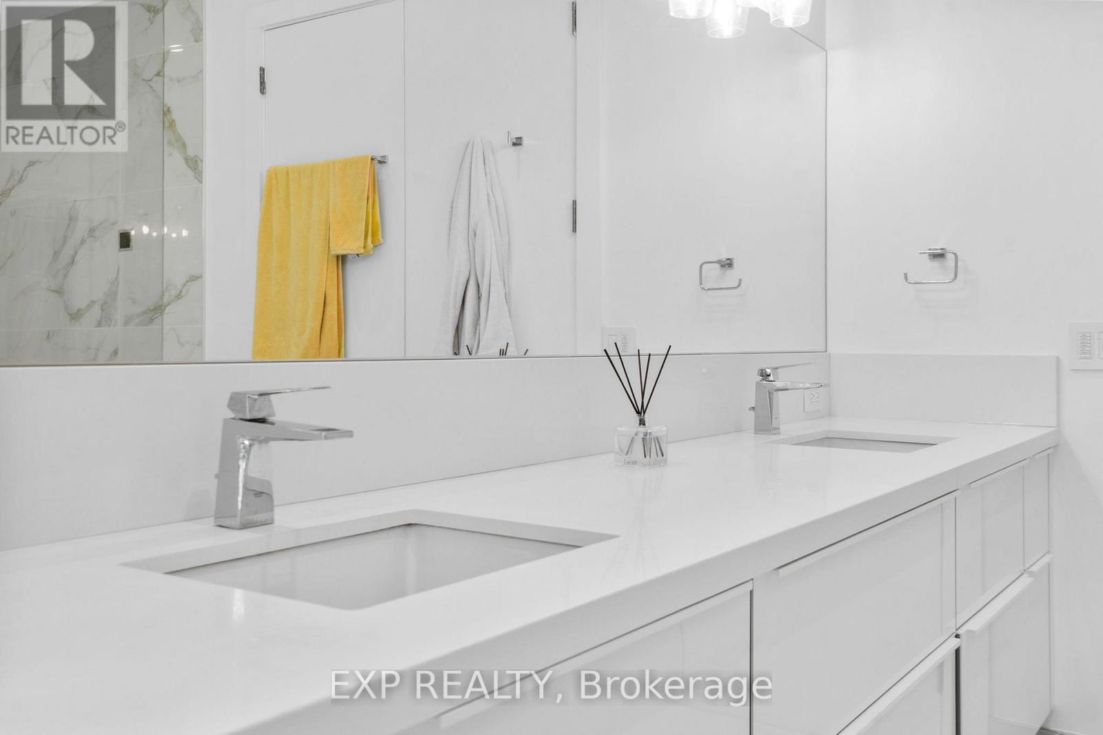 8 Cachet Parkway, Markham (Devil's Elbow), Ontario  L6C 1G8 - Photo 34 - N12446364