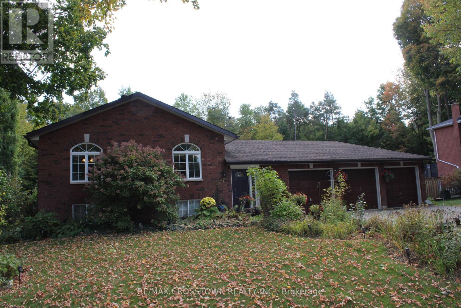 47 Pine Park Boulevard, Adjala-Tosorontio (Everett), Ontario  L0M 1J0 - Photo 2 - N12446422