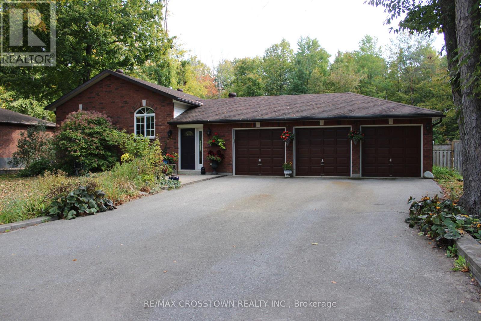 47 Pine Park Boulevard, Adjala-Tosorontio (Everett), Ontario  L0M 1J0 - Photo 4 - N12446422