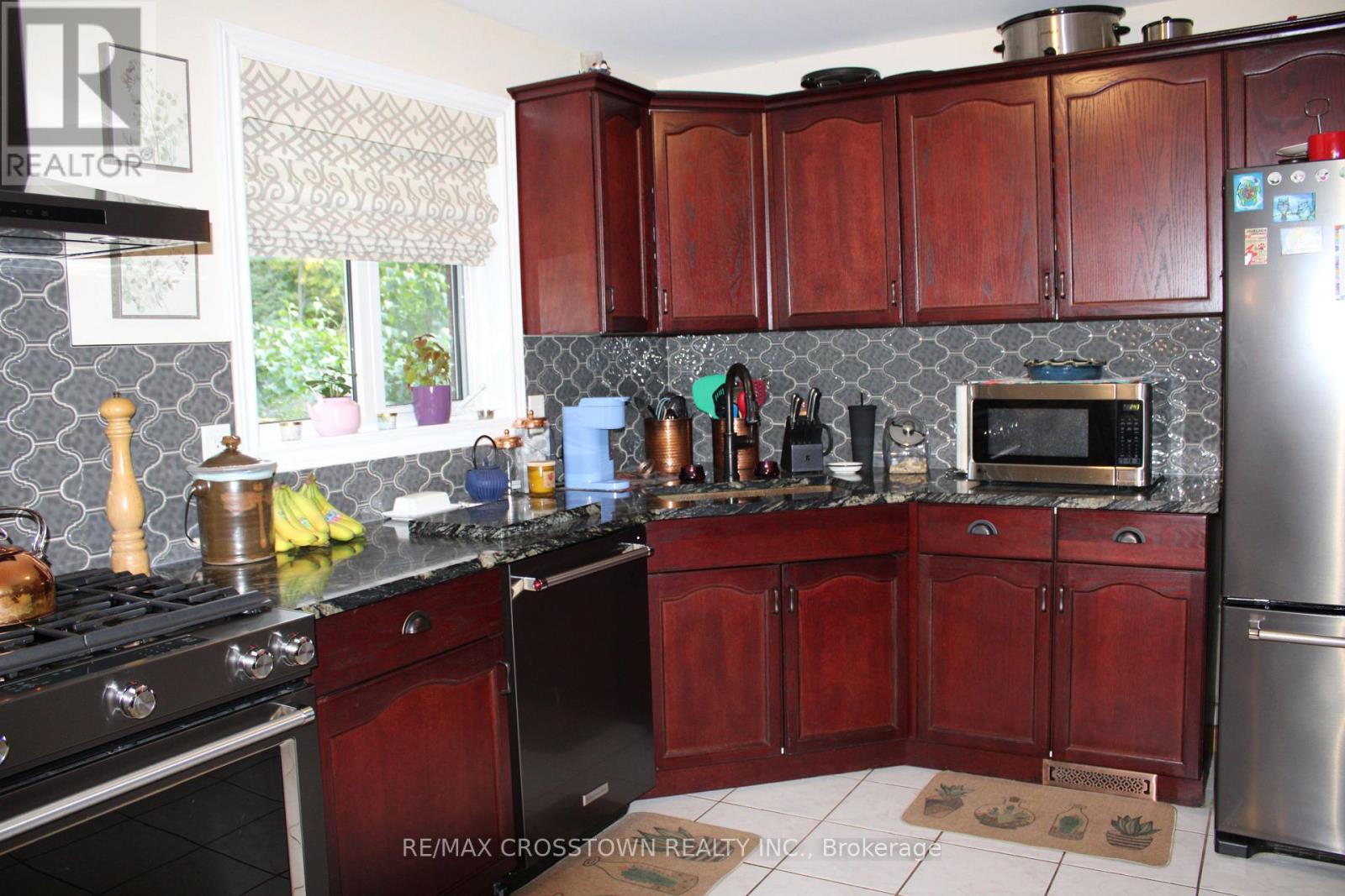 47 Pine Park Boulevard, Adjala-Tosorontio (Everett), Ontario  L0M 1J0 - Photo 8 - N12446422