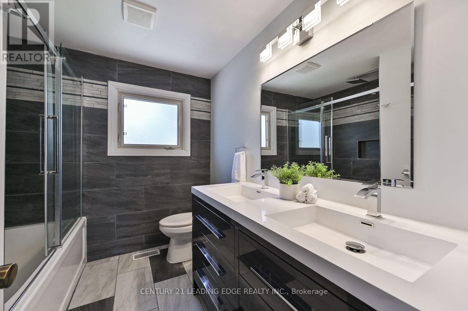 50 Sir Gawaine Place, Markham (Markham Village), Ontario  L3P 3A2 - Photo 32 - N12446429