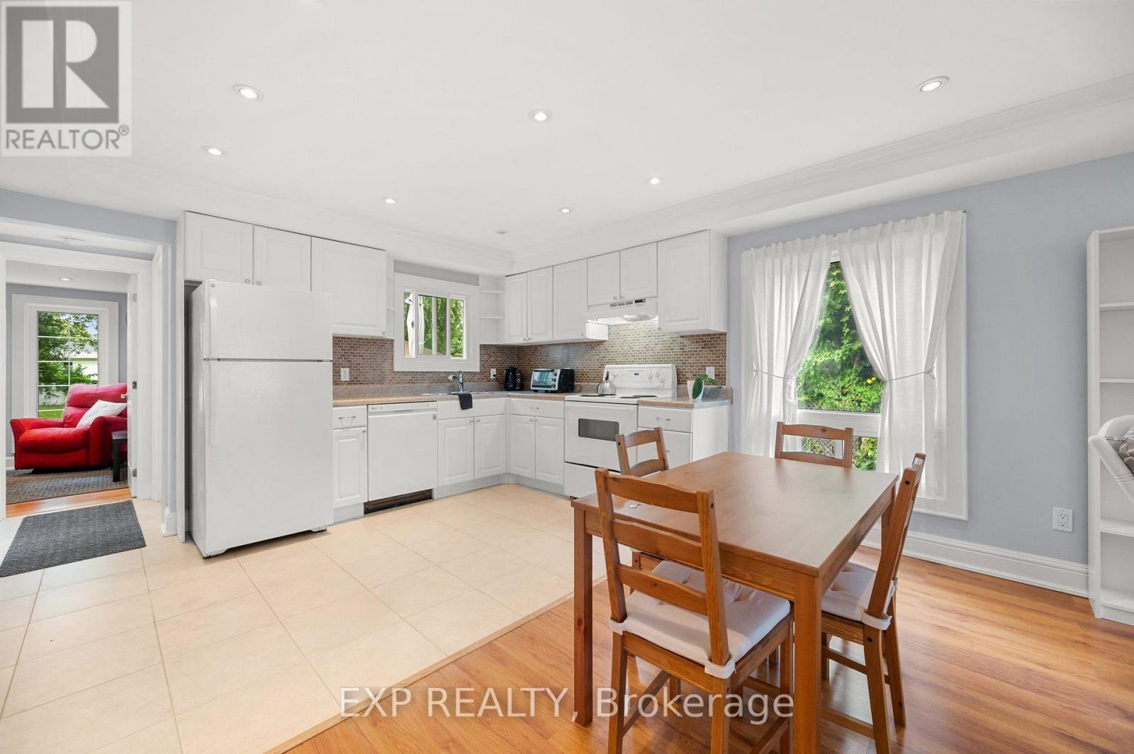 156 Beach Road, Georgina (Keswick North), Ontario  L4P 2L7 - Photo 14 - N12446431