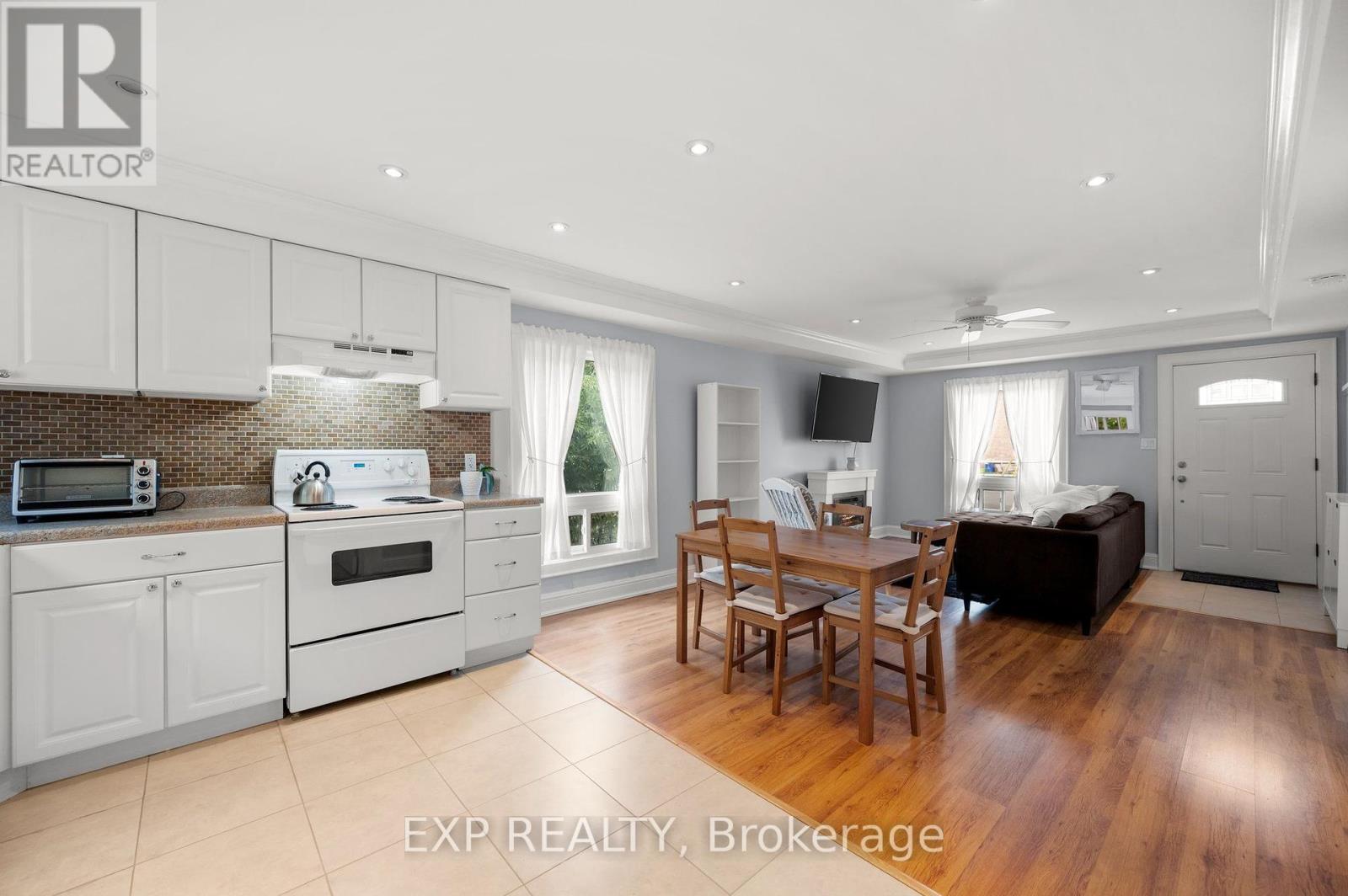 156 Beach Road, Georgina (Keswick North), Ontario  L4P 2L7 - Photo 15 - N12446431