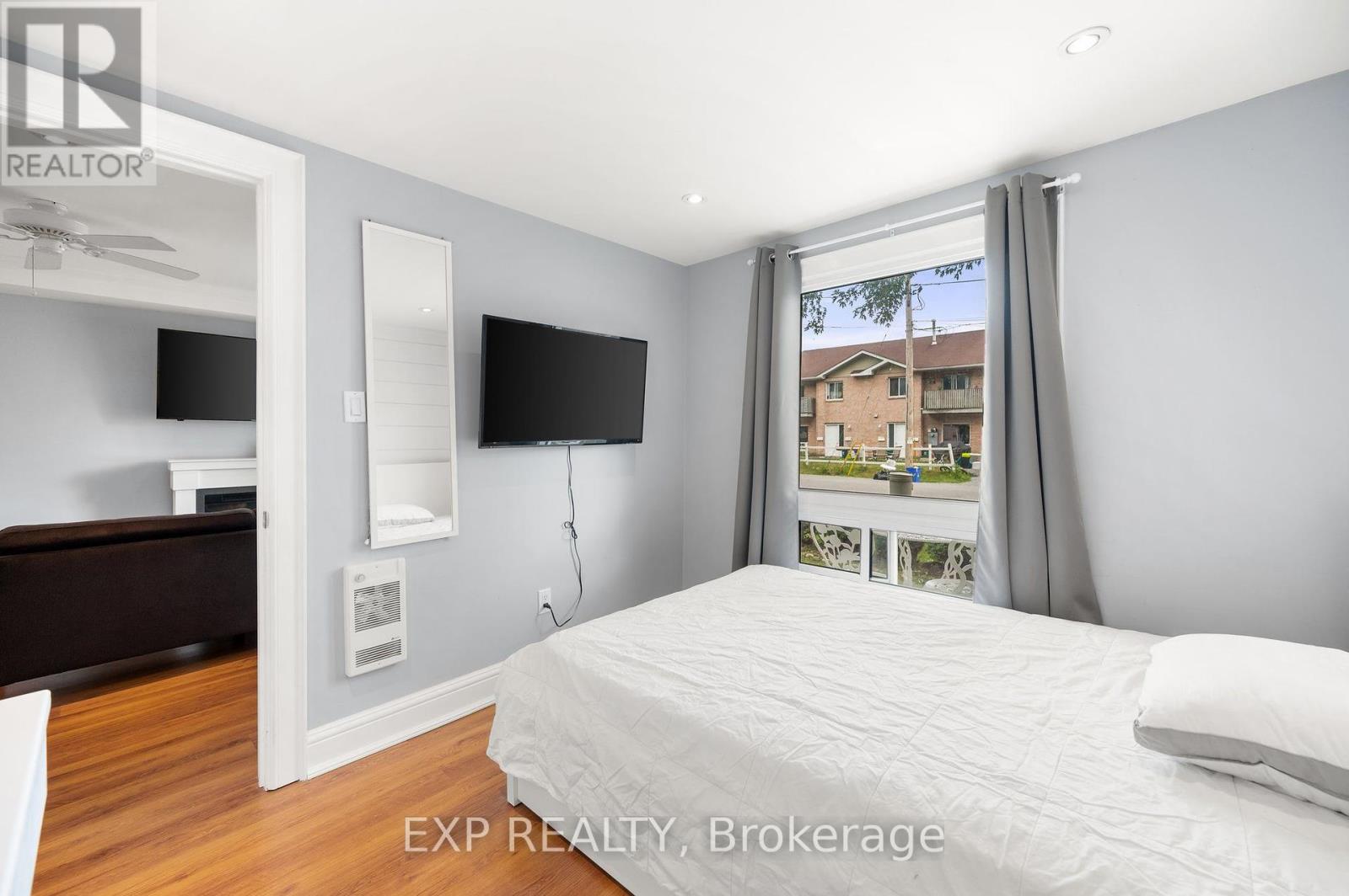 156 Beach Road, Georgina (Keswick North), Ontario  L4P 2L7 - Photo 21 - N12446431