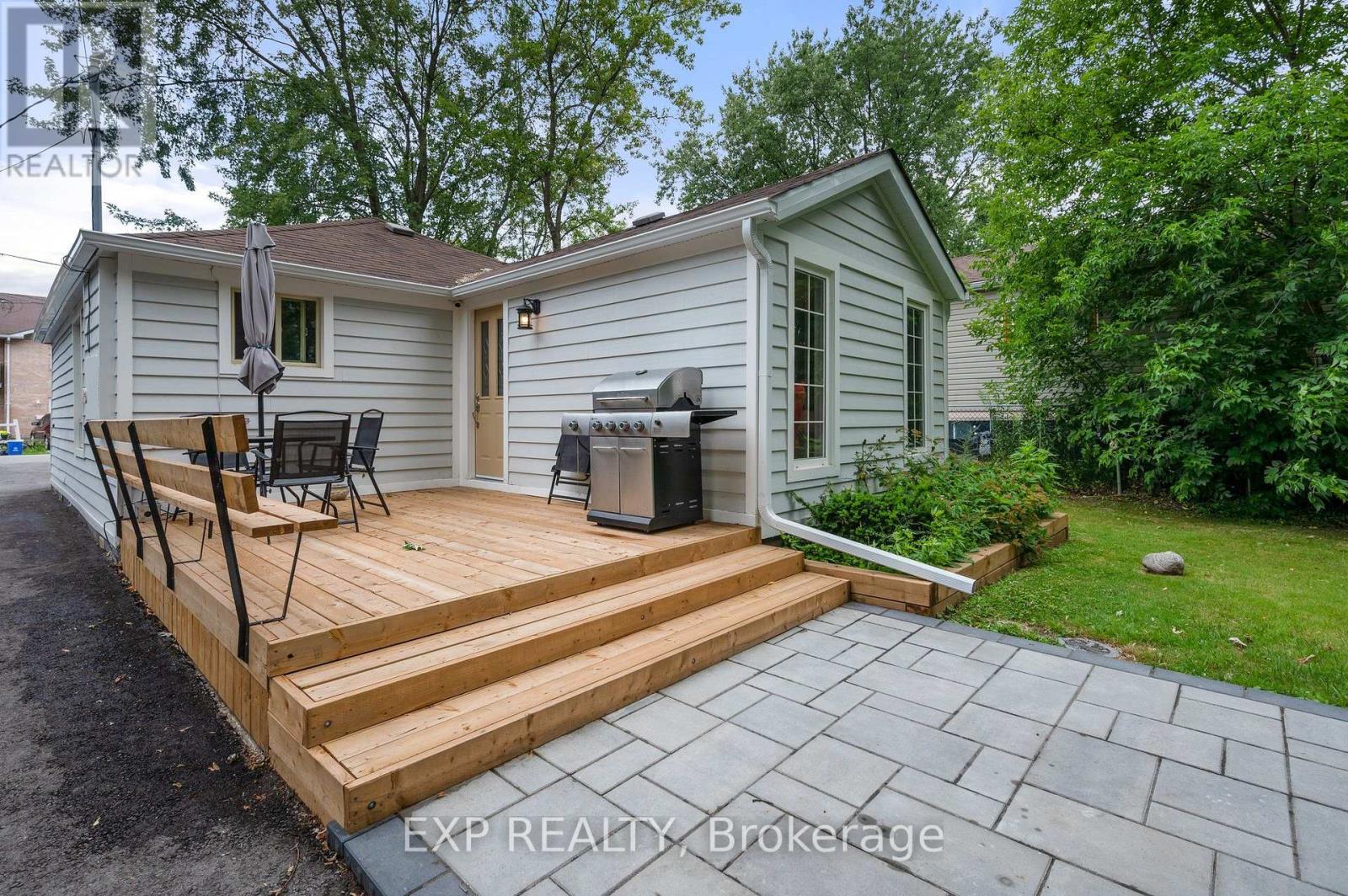 156 Beach Road, Georgina (Keswick North), Ontario  L4P 2L7 - Photo 3 - N12446431