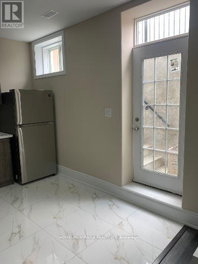 Bsmt - 17 Spain Crescent, Brampton, Ontario  L6P 4G8 - Photo 2 - W12445876