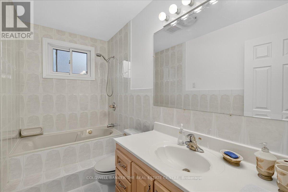 44 Glenwood Drive, Wasaga Beach, Ontario  L9Z 2K5 - Photo 25 - S12446372