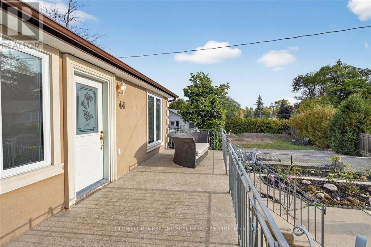 44 Glenwood Drive, Wasaga Beach, Ontario  L9Z 2K5 - Photo 9 - S12446372